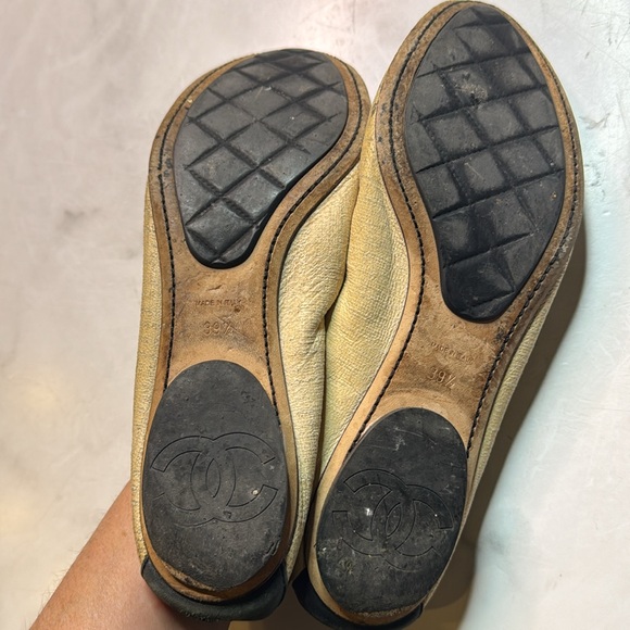Chanel Black/Beige Leather Camellia Ballet Flats Size 39.5 Vintage - Picture 6 of 7